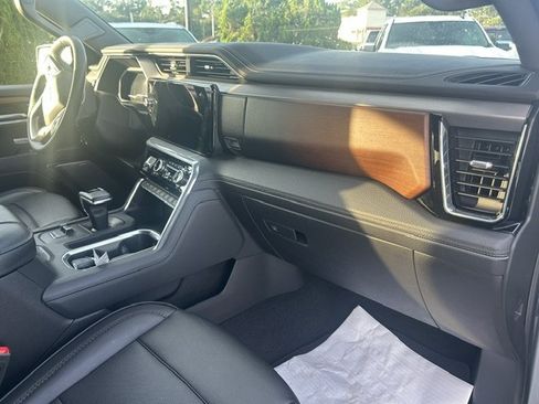 Used 2023 GMC Sierra 1500 Denali w/ Technology Package AWD/4WD image 33