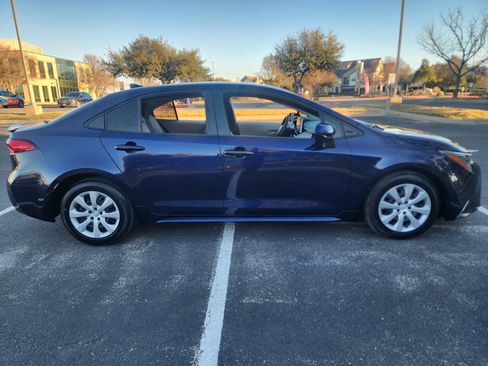 Used 2021 Toyota Corolla LE image 8