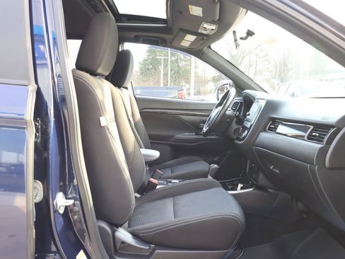 Used 2018 Mitsubishi Outlander ES image 41
