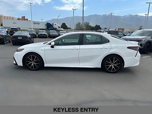 Used 2021 Toyota Camry SE FWD image 6