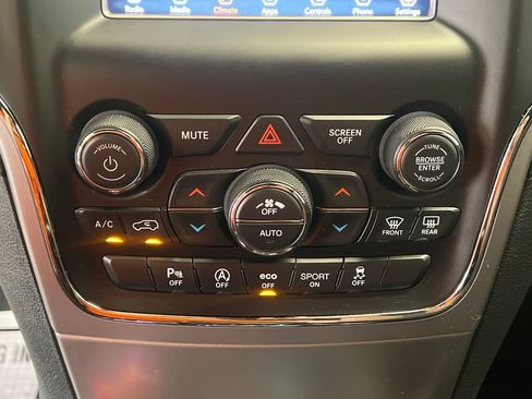Used 2021 Jeep Grand Cherokee Laredo AWD/4WD image 32