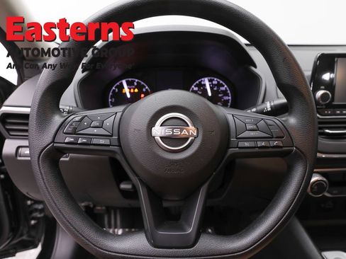 Used 2023 Nissan Altima 2.5 S FWD image 10
