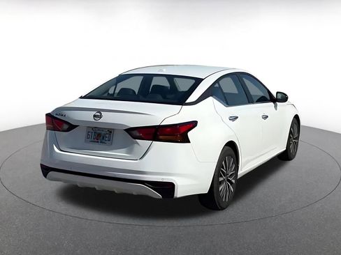Used 2025 Nissan Altima 2.5 SV FWD image 14