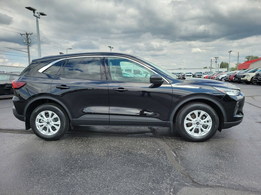 Certified 2023 Ford Escape Active AWD/4WD image 3