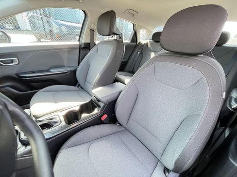 Used 2025 Kia K4 LXS image 35