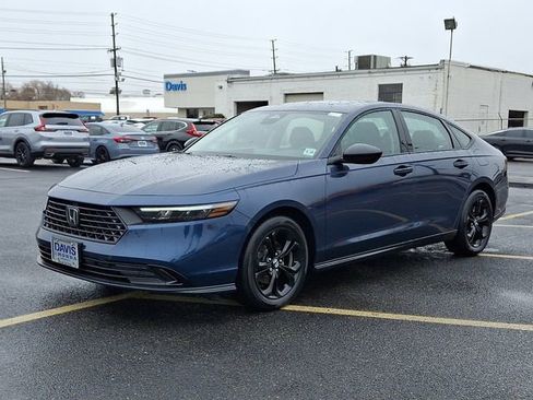 Certified 2025 Honda Accord SE image 3