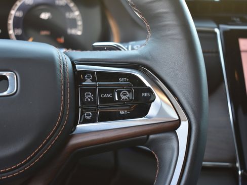 Used 2025 Jeep Grand Cherokee Summit image 14