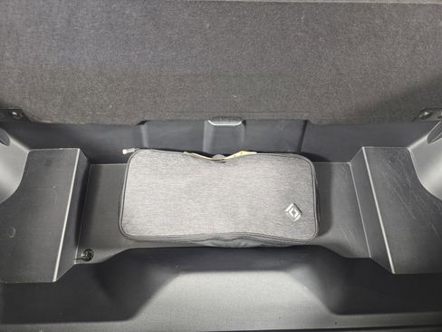 Used 2022 Rivian R1S Launch Edition image 14