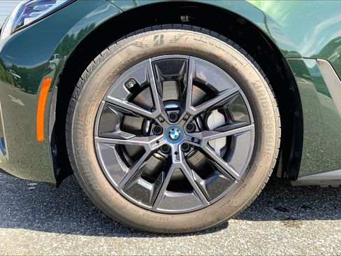 Used 2023 BMW i4 eDrive35 w/ Premium Package RWD image 9