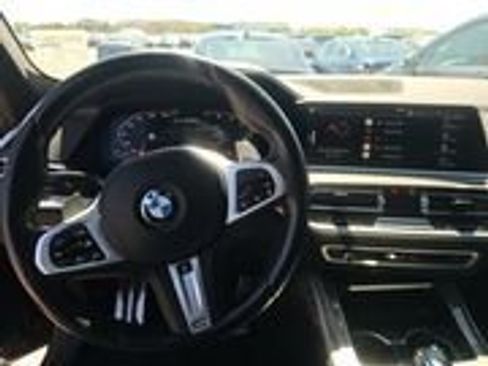 Used 2022 BMW X7 M50i image 4