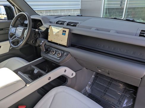 Certified 2025 Land Rover Defender 130 S image 32