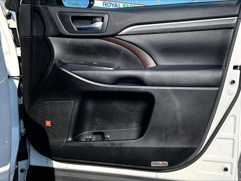 Used 2019 Toyota Highlander Limited image 23