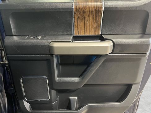 Used 2019 Ford F150 Lariat w/ Equipment Group 502A Luxury AWD/4WD image 23