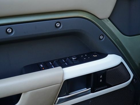 Used 2020 Land Rover Defender 110 HSE image 27