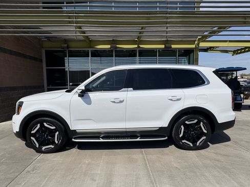Used 2023 Kia Telluride EX w/ EX Captain's Chair Package image 7