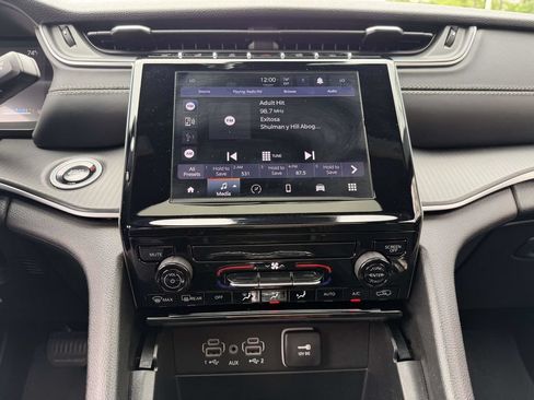 Used 2025 Jeep Grand Cherokee Laredo X w/ MOPAR Finishing Package AWD/4WD image 28