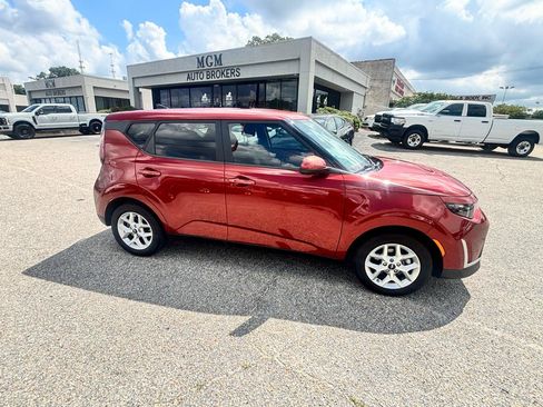 Used 2023 Kia Soul S FWD image 25
