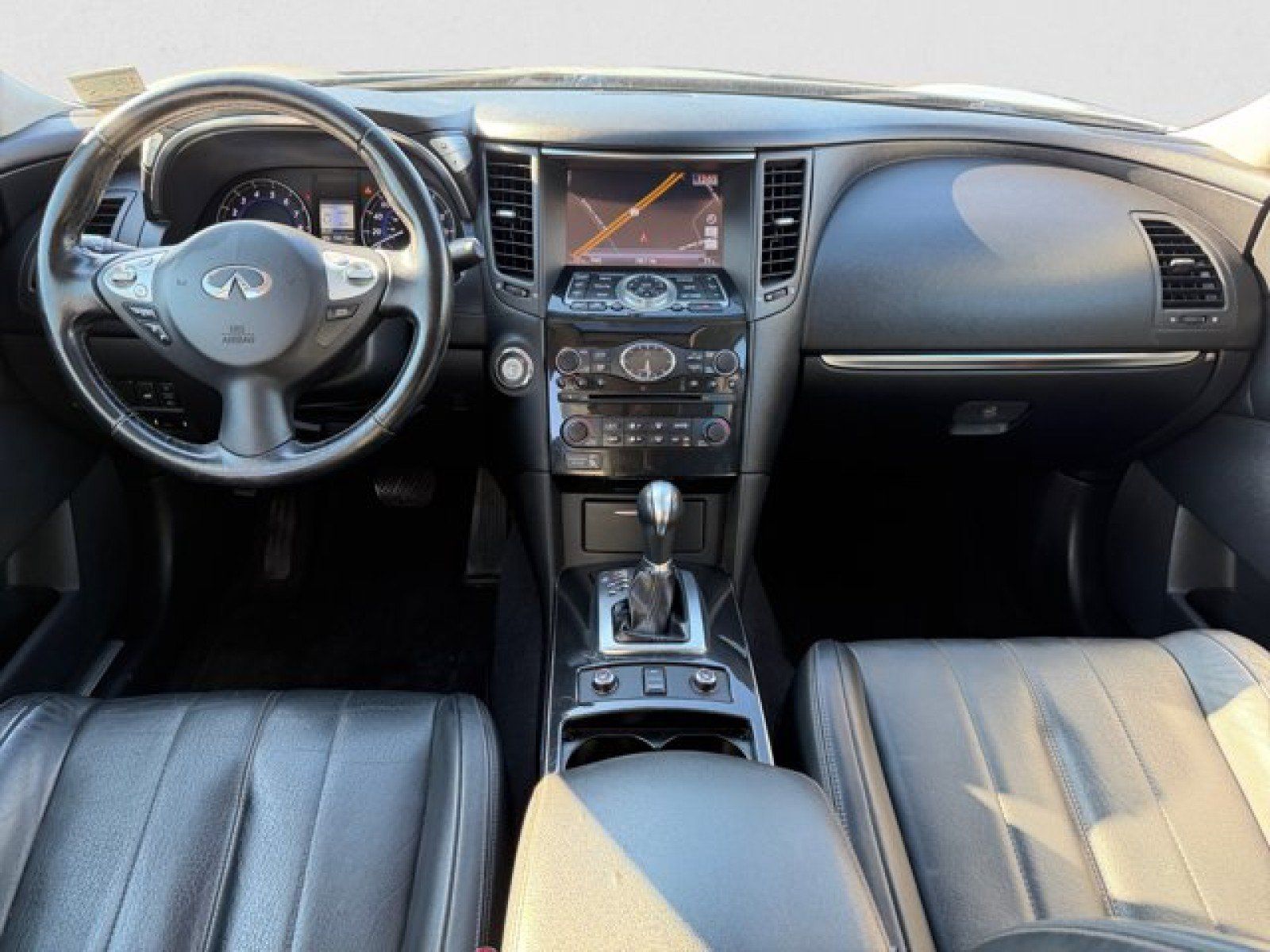 Used 2017 INFINITI QX70 AWD w/ Premium Package image 13