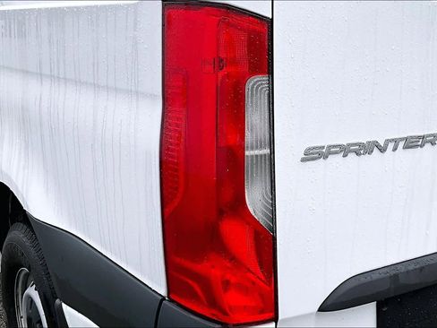 Used 2023 Mercedes-Benz Sprinter 2500 image 25