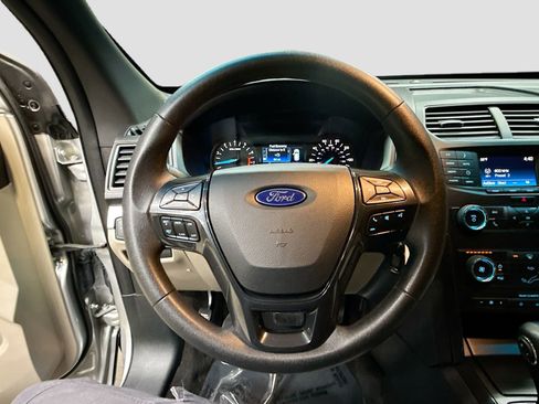 Used 2019 Ford Explorer 4WD w/ Class III Trailer Tow Package image 13