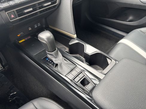 Used 2025 Toyota Camry SE FWD image 36