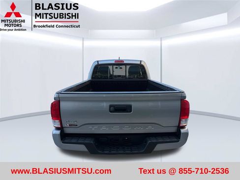 Used 2017 Toyota Tacoma SR w/ SR Convenience Package AWD/4WD image 10
