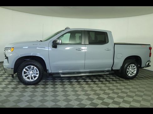 Used 2024 Chevrolet Silverado 1500 LT AWD/4WD image 15