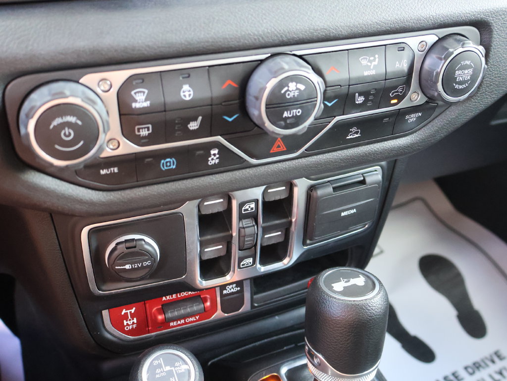 Used 2024 Jeep Wrangler Unlimited AWD/4WD image 34