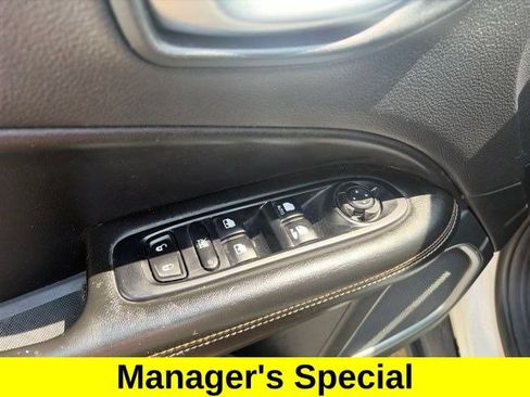 Used 2020 Jeep Compass Latitude w/ Cold Weather Group AWD/4WD image 14