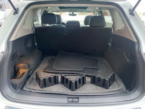 Used 2020 Volkswagen Tiguan SE w/ Panoramic Sunroof Package image 16