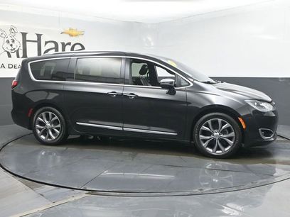 Used 2019 Chrysler Pacifica Limited w/ Advanced Safetytec Group