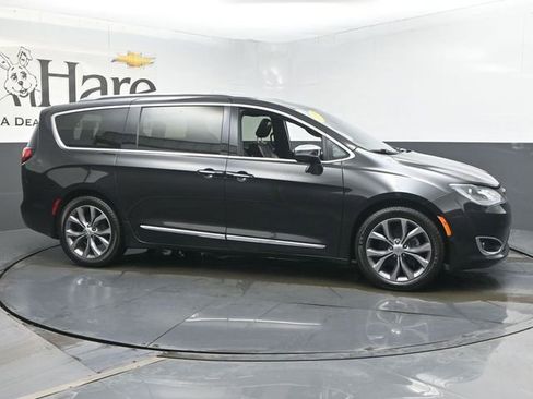 Used 2019 Chrysler Pacifica Limited w/ Advanced Safetytec Group image 1