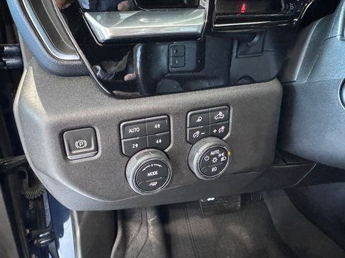 Certified 2022 Chevrolet Silverado 1500 High Country w/ High Country Premium Package AWD/4WD image 23