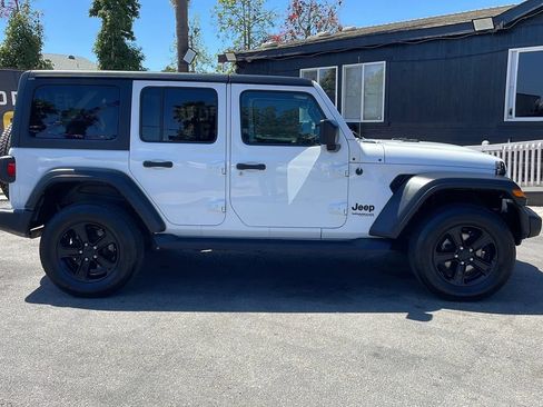 Used 2022 Jeep Wrangler Unlimited Sport AWD/4WD image 9