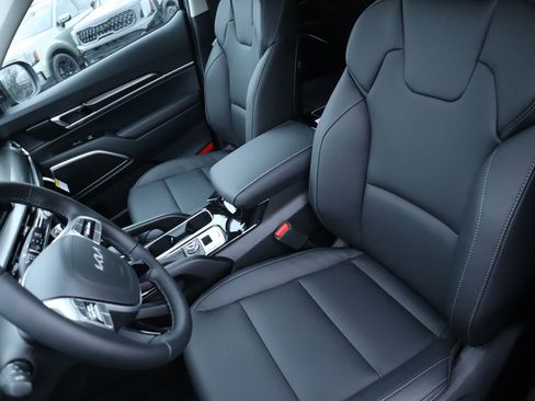 New 2025 Kia Telluride S image 25