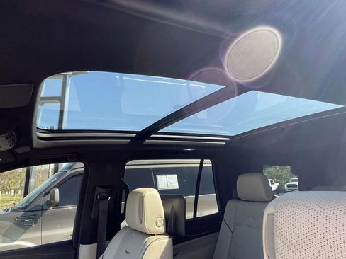 Used 2021 Cadillac Escalade Premium Luxury AWD/4WD image 23