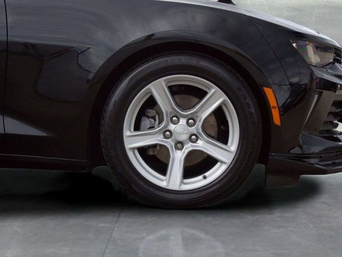 Used 2016 Chevrolet Camaro LT w/ Technology Package image 9
