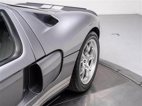 Used 2006 Ford GT RWD image 14