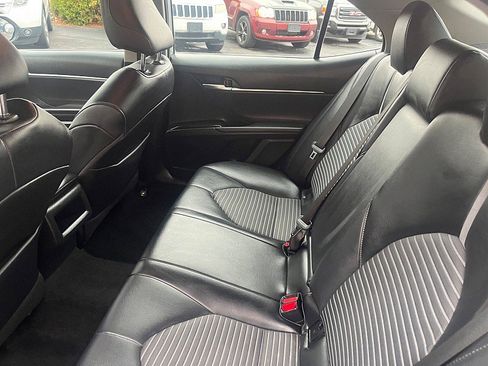 Used 2021 Toyota Camry SE image 32