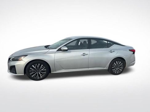Used 2023 Nissan Altima 2.5 SV FWD image 2