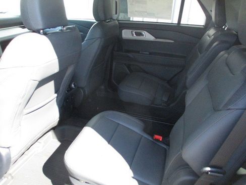 New 2026 Ford Explorer Active w/ Active Comfort Package image 9