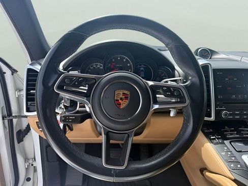 Used 2018 Porsche Cayenne Platinum Edition AWD/4WD image 16