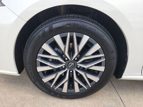 Used 2025 Nissan Altima 2.5 SV FWD image 29