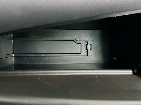 Used 2023 Toyota Camry SE image 31