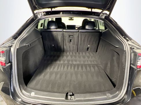 Used 2024 Tesla Model Y 2WD image 33