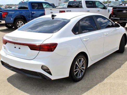 Used 2022 Kia Forte LXS w/ LXS Technology Package image 4