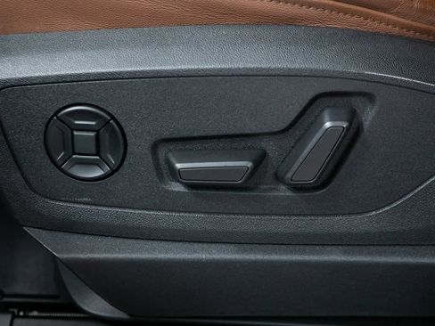 Used 2022 Audi e-tron Premium Plus w/ Premium Plus Package image 17