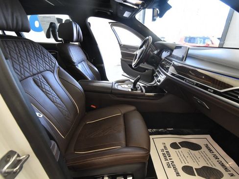 Used 2018 BMW 750i xDrive image 18