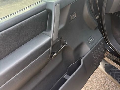 Used 2011 Nissan Titan SL w/ SL Technology Pkg image 36