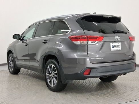 Used 2019 Toyota Highlander XLE image 3